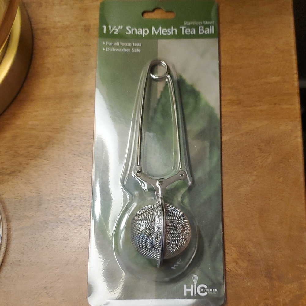 NWT 1 1/2in Stainless Steel Snap Mesh Tea Ball